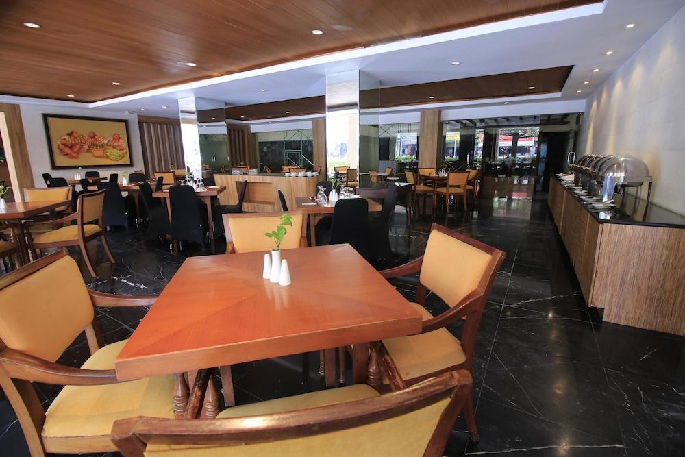 Hotel Mutiara Malioboro Yogyakarta Bagian luar foto