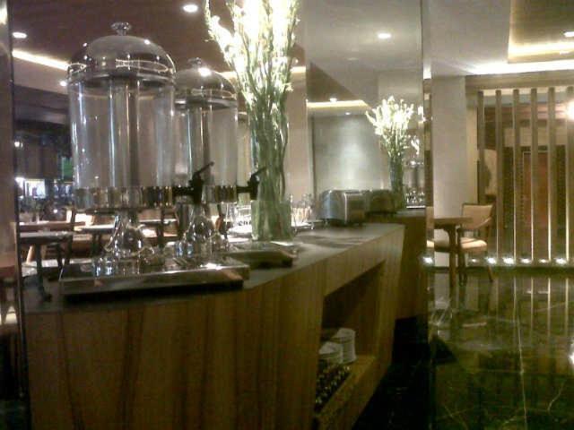 Hotel Mutiara Malioboro Yogyakarta Bagian luar foto