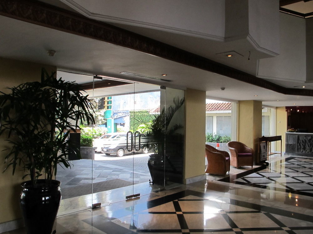 Hotel Mutiara Malioboro Yogyakarta Bagian luar foto
