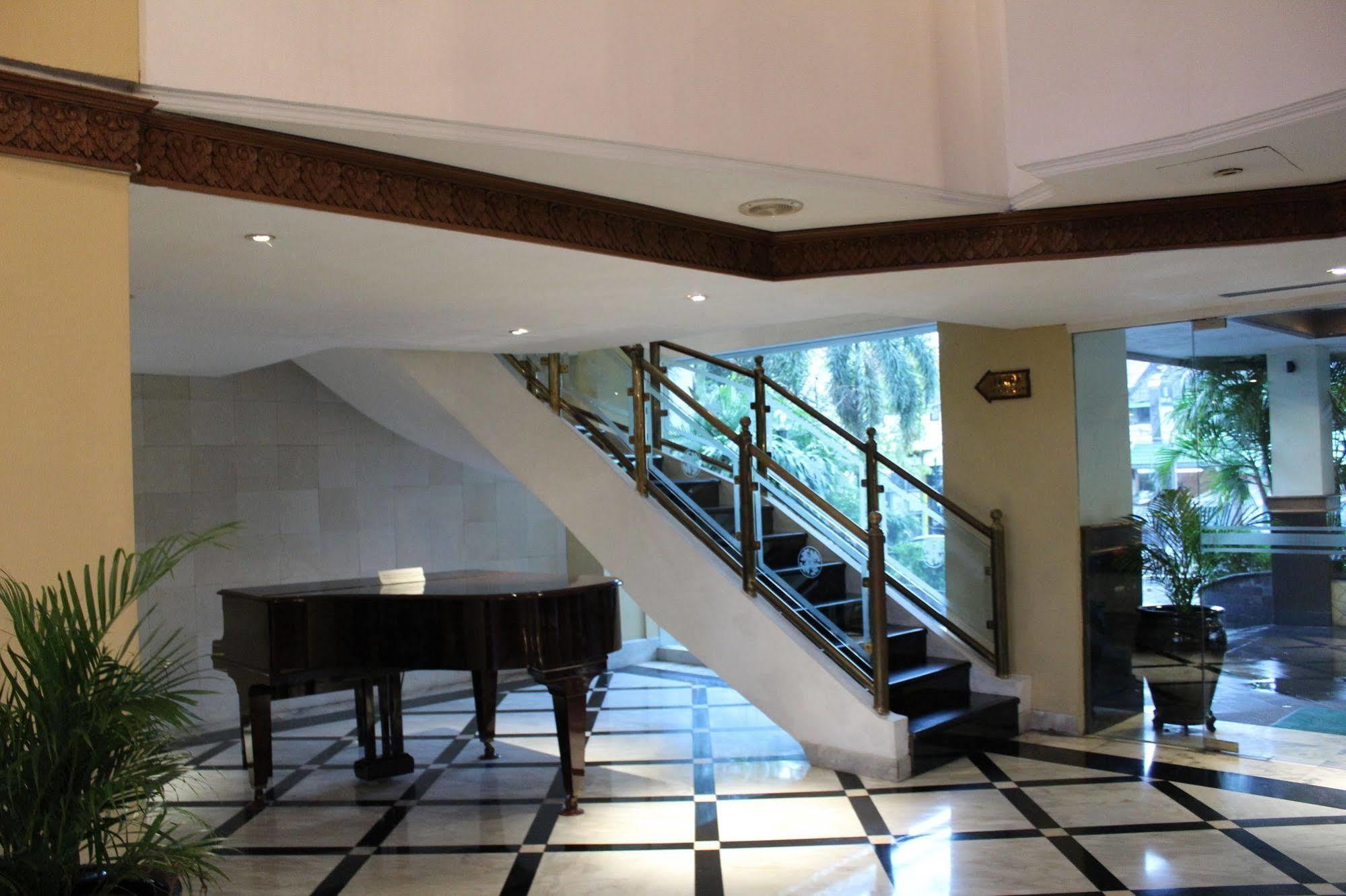 Hotel Mutiara Malioboro Yogyakarta Bagian luar foto