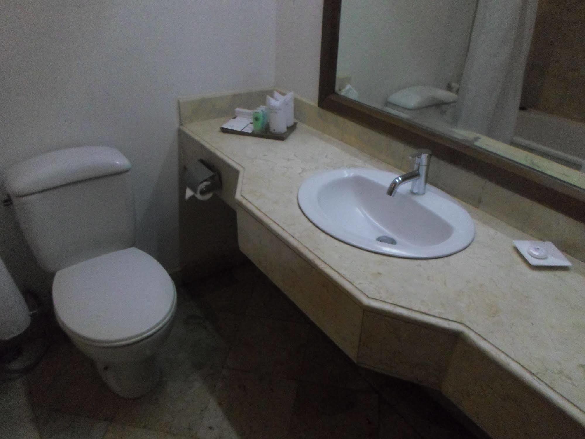 Hotel Mutiara Malioboro Yogyakarta Bagian luar foto