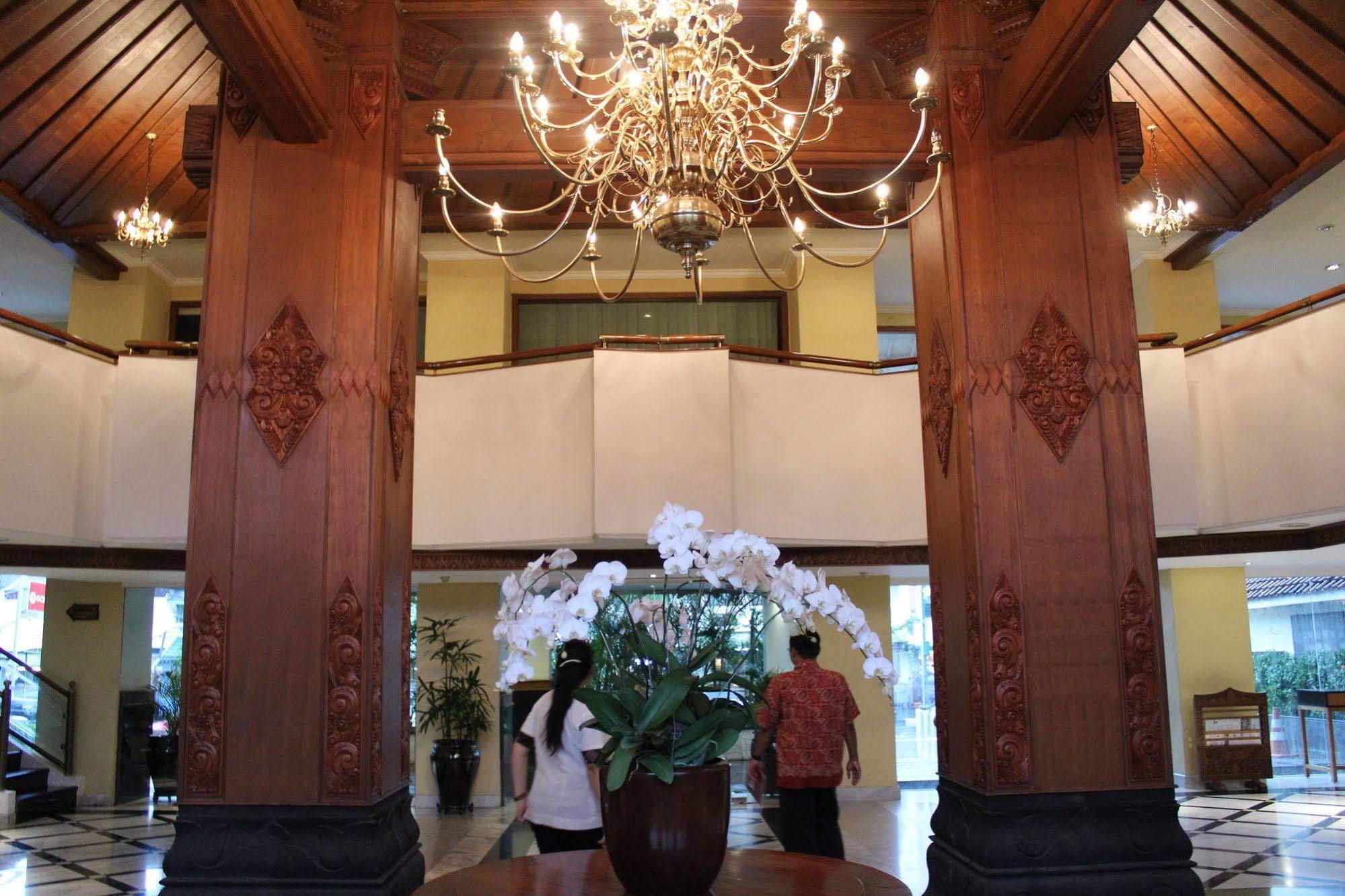 Hotel Mutiara Malioboro Yogyakarta Bagian luar foto