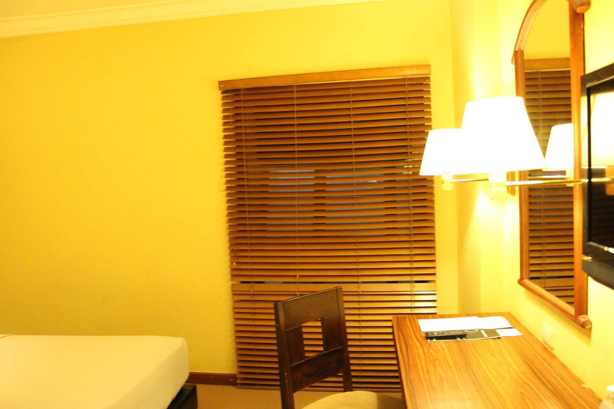 Hotel Mutiara Malioboro Yogyakarta Bagian luar foto