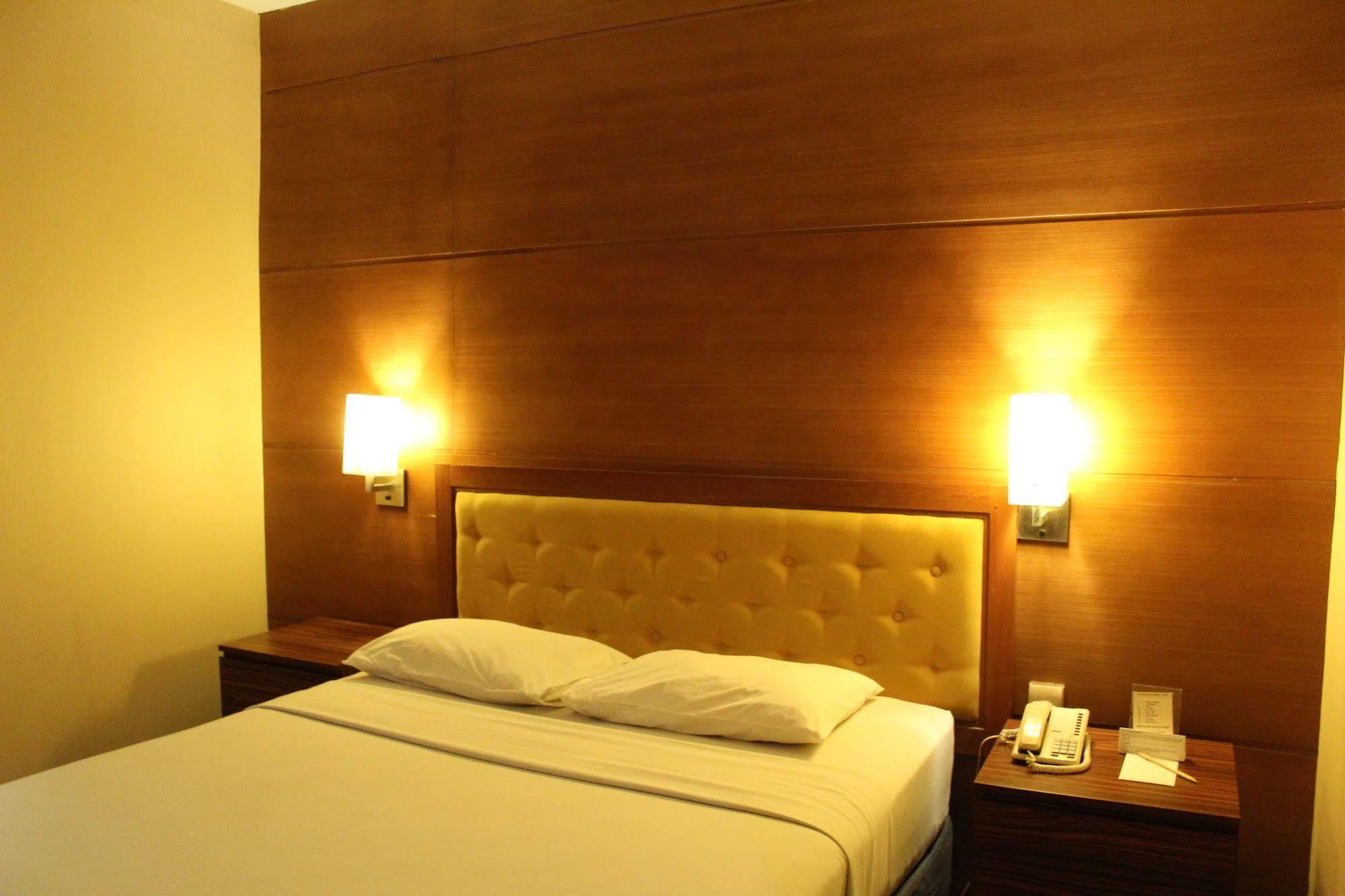 Hotel Mutiara Malioboro Yogyakarta Bagian luar foto